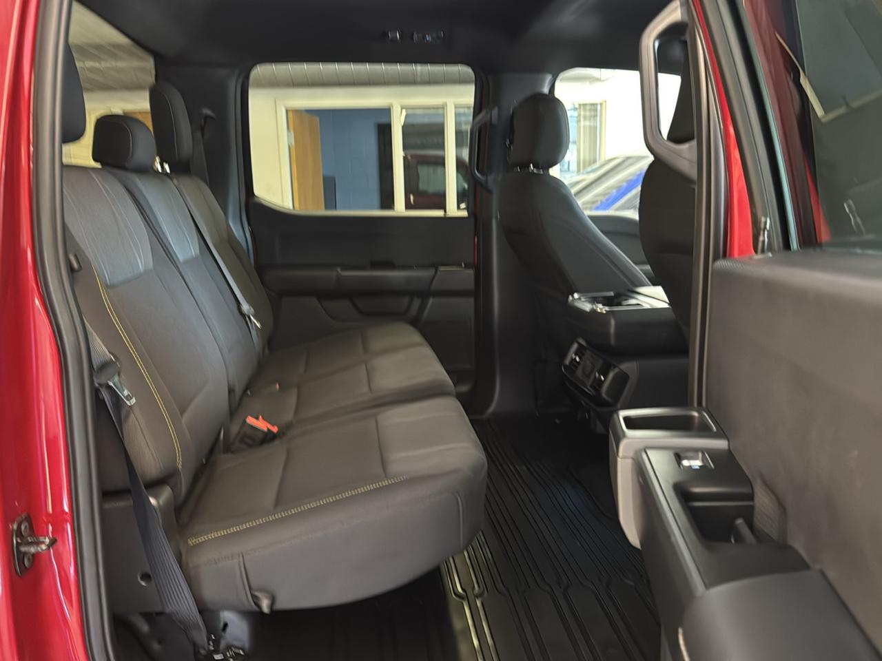 Ford F-150 STX SuperCrew 4WD 2025