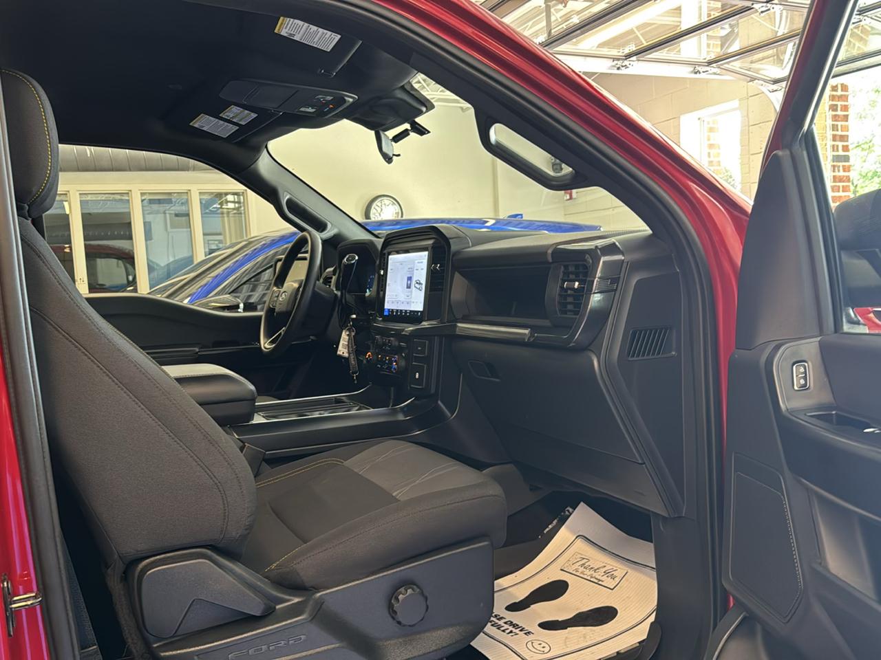 Ford F-150 STX SuperCrew 4WD 2025