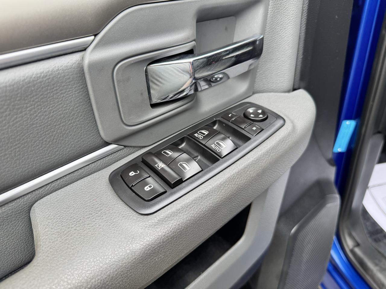 RAM 3500 4WD Crew Cab 169" SLT 2014
