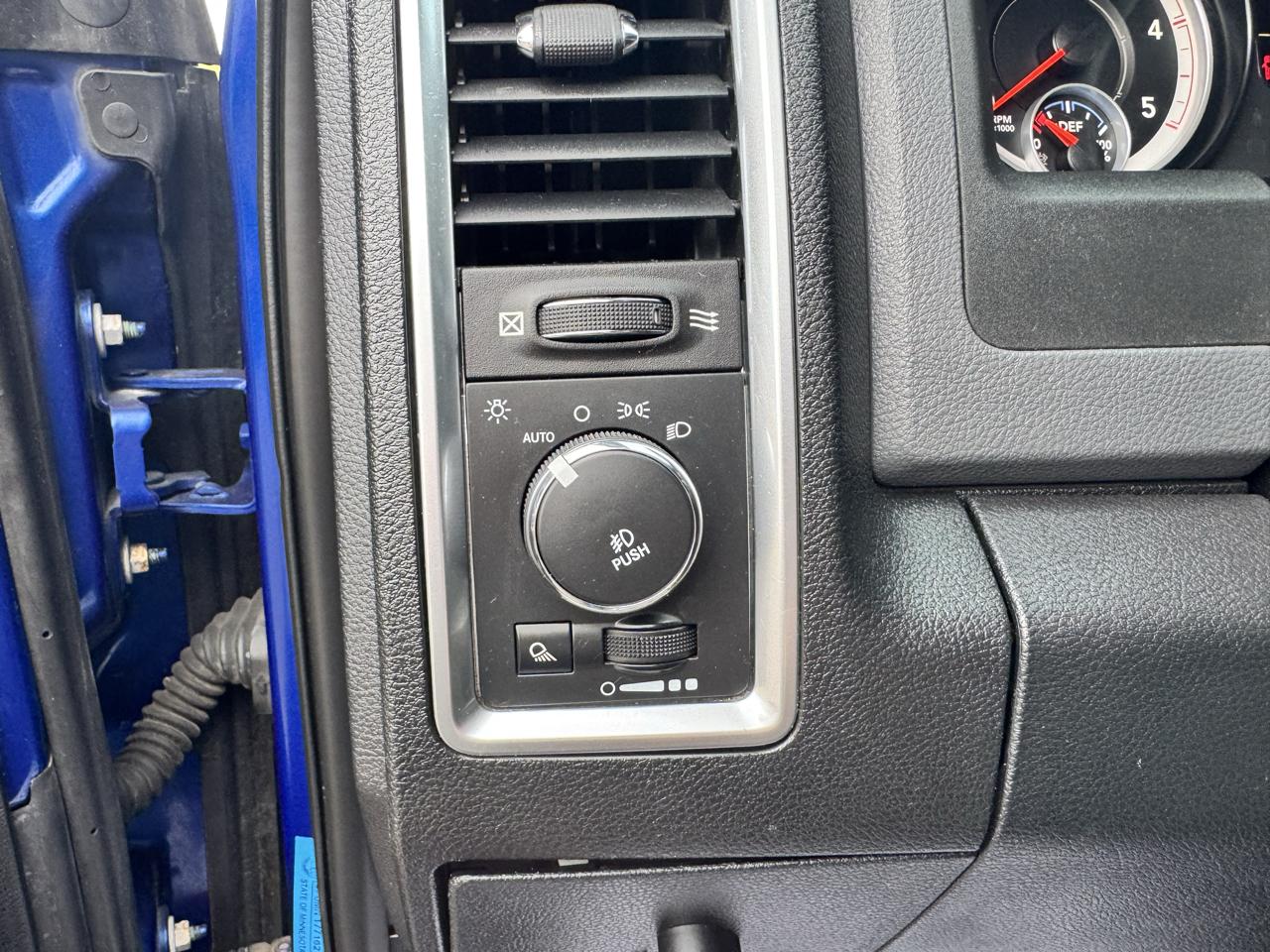RAM 3500 4WD Crew Cab 169" SLT 2014