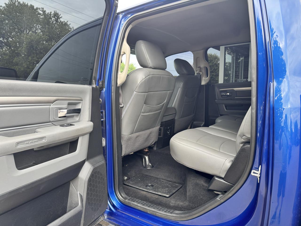RAM 3500 4WD Crew Cab 169" SLT 2014