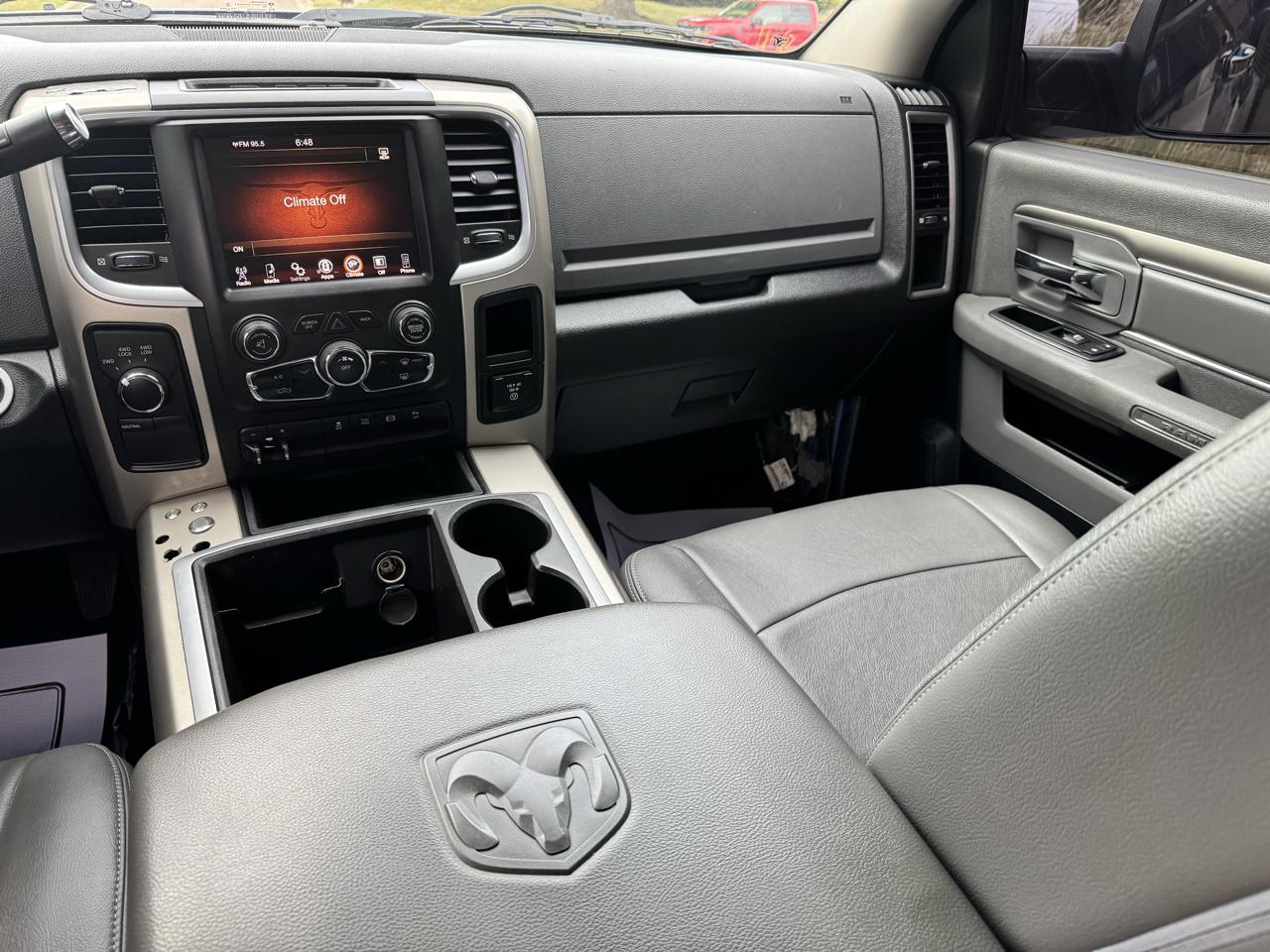 RAM 3500 4WD Crew Cab 169" SLT 2014
