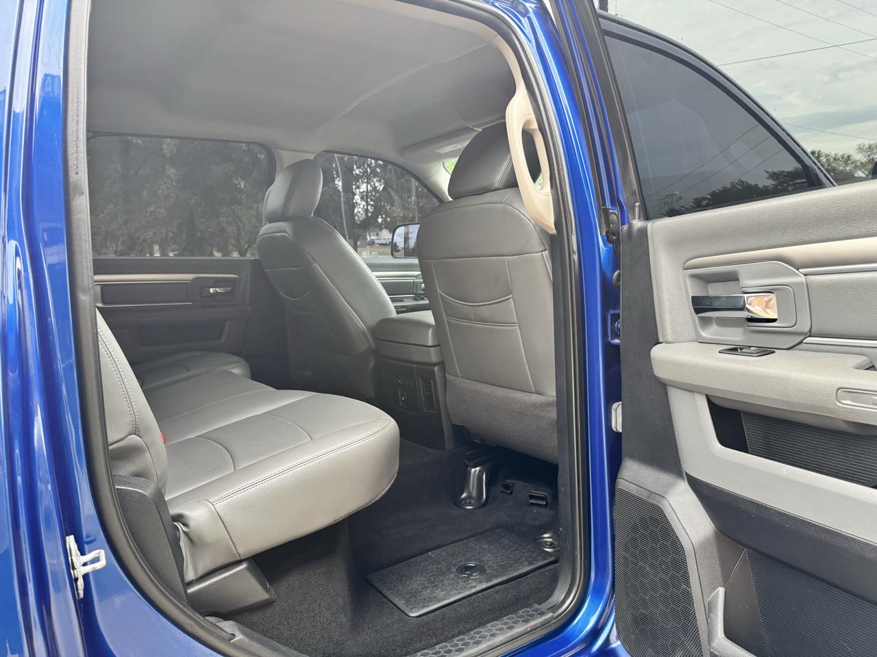 RAM 3500 4WD Crew Cab 169" SLT 2014