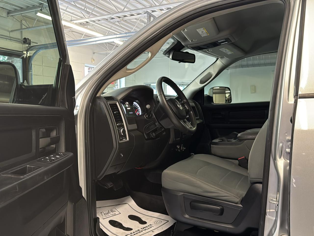 RAM 3500 4WD Crew Cab 149" Tradesman 2015