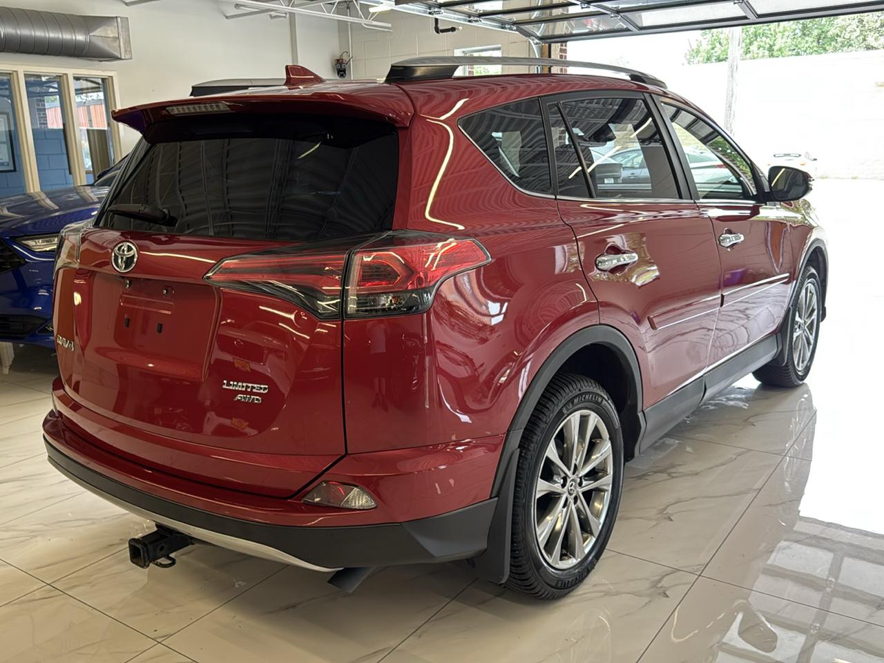 Toyota RAV4 Limited AWD (Natl) 2017