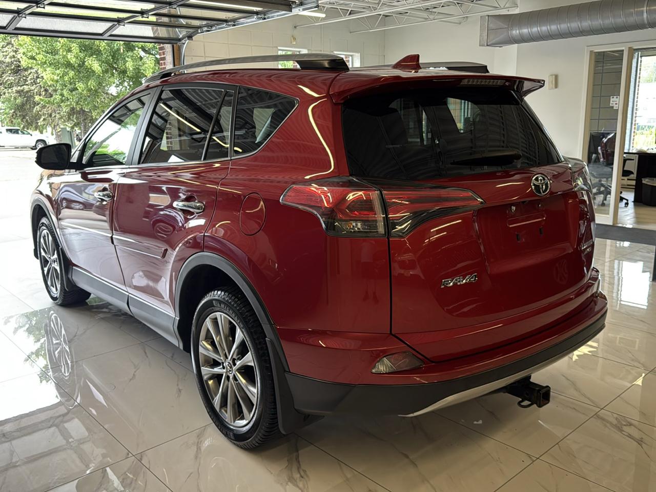 Toyota RAV4 Limited AWD (Natl) 2017
