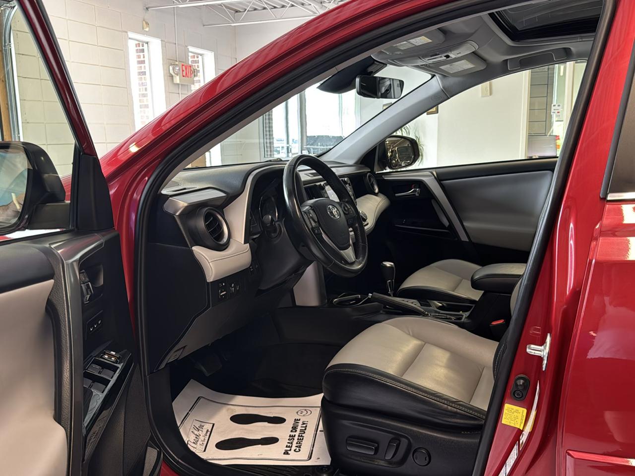 Toyota RAV4 Limited AWD (Natl) 2017