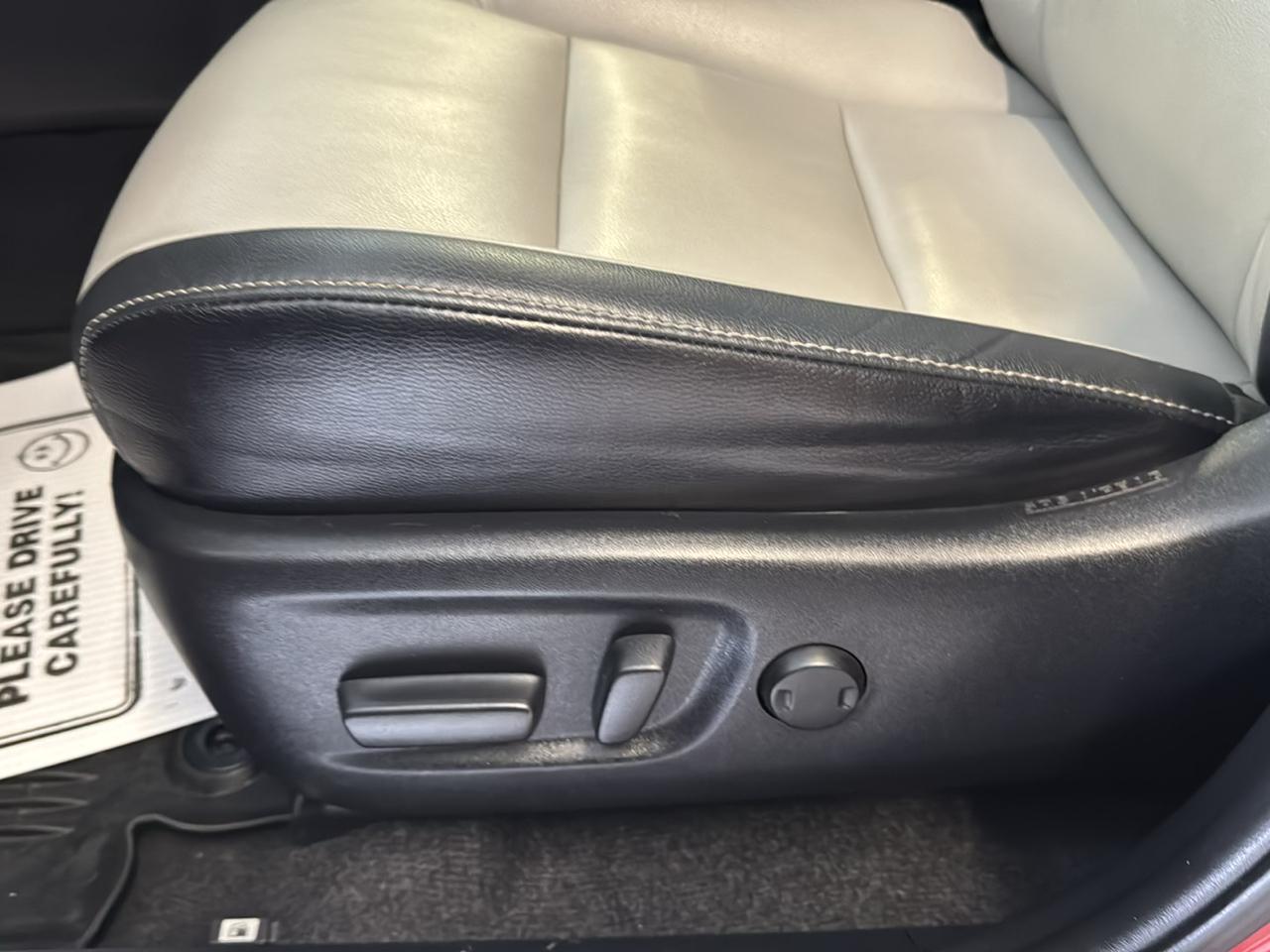 Toyota RAV4 Limited AWD (Natl) 2017