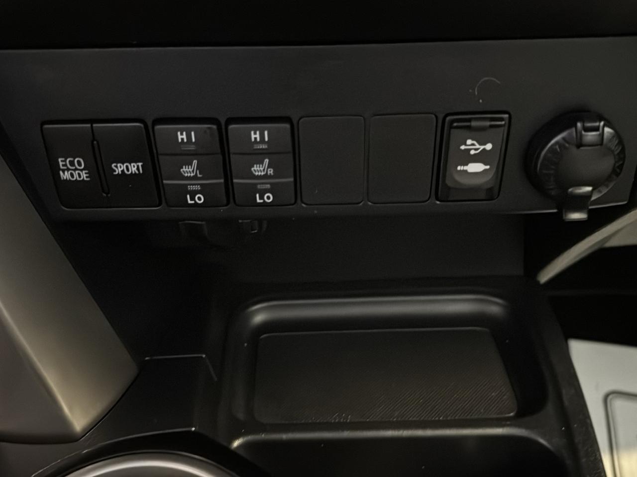 Toyota RAV4 Limited AWD (Natl) 2017