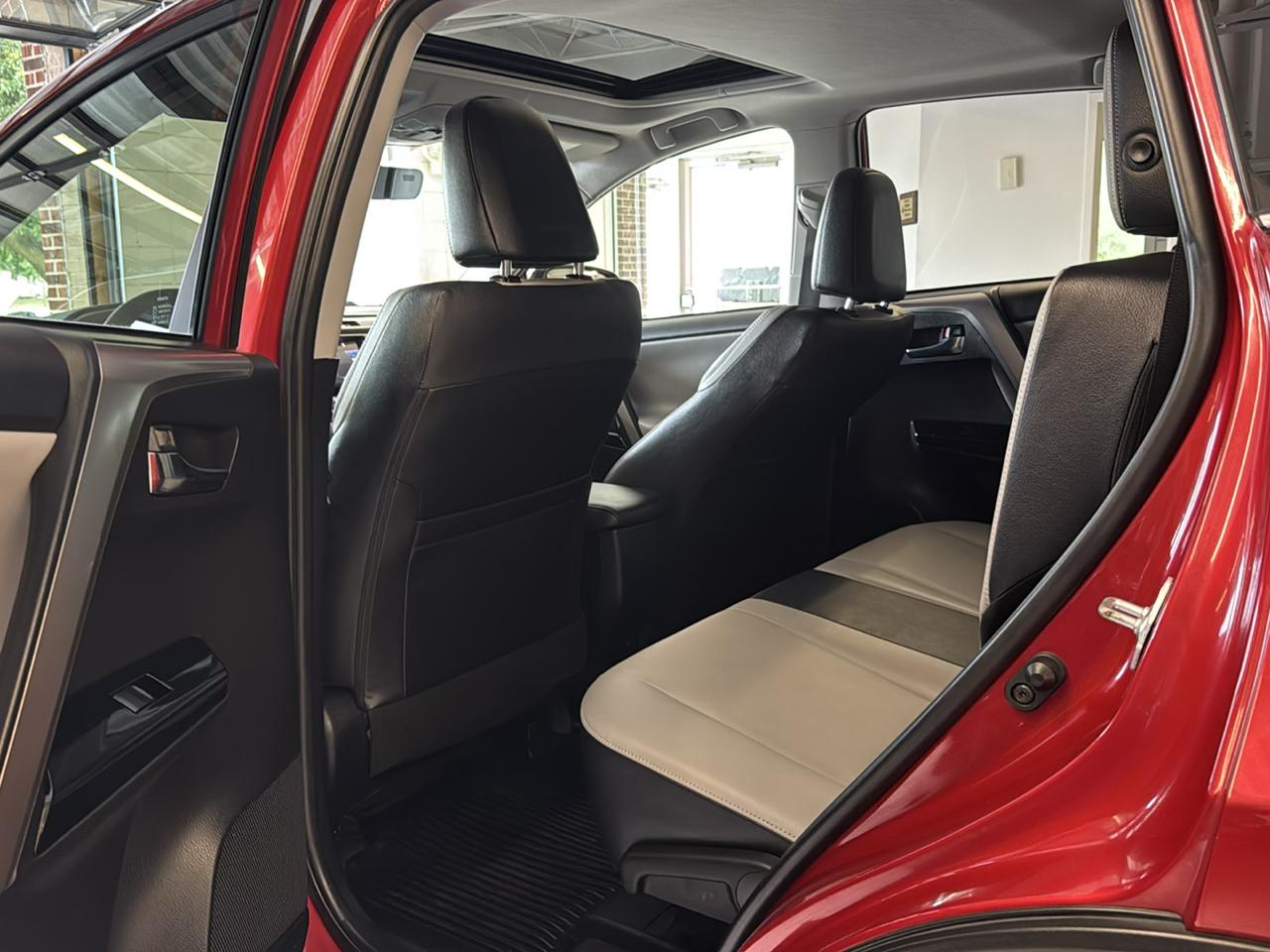 Toyota RAV4 Limited AWD (Natl) 2017