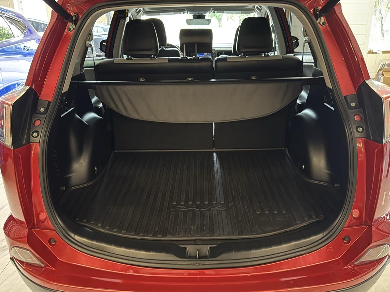 Toyota RAV4 Limited AWD (Natl) 2017