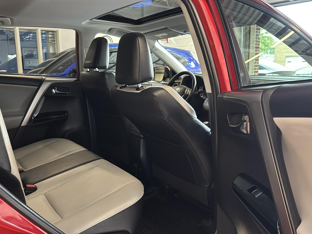 Toyota RAV4 Limited AWD (Natl) 2017