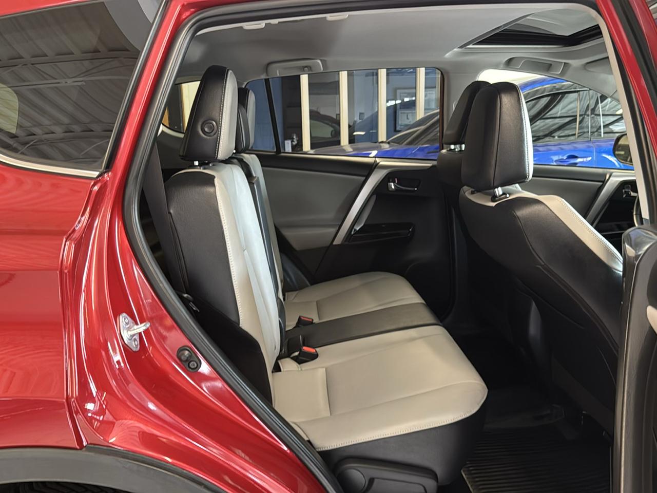 Toyota RAV4 Limited AWD (Natl) 2017