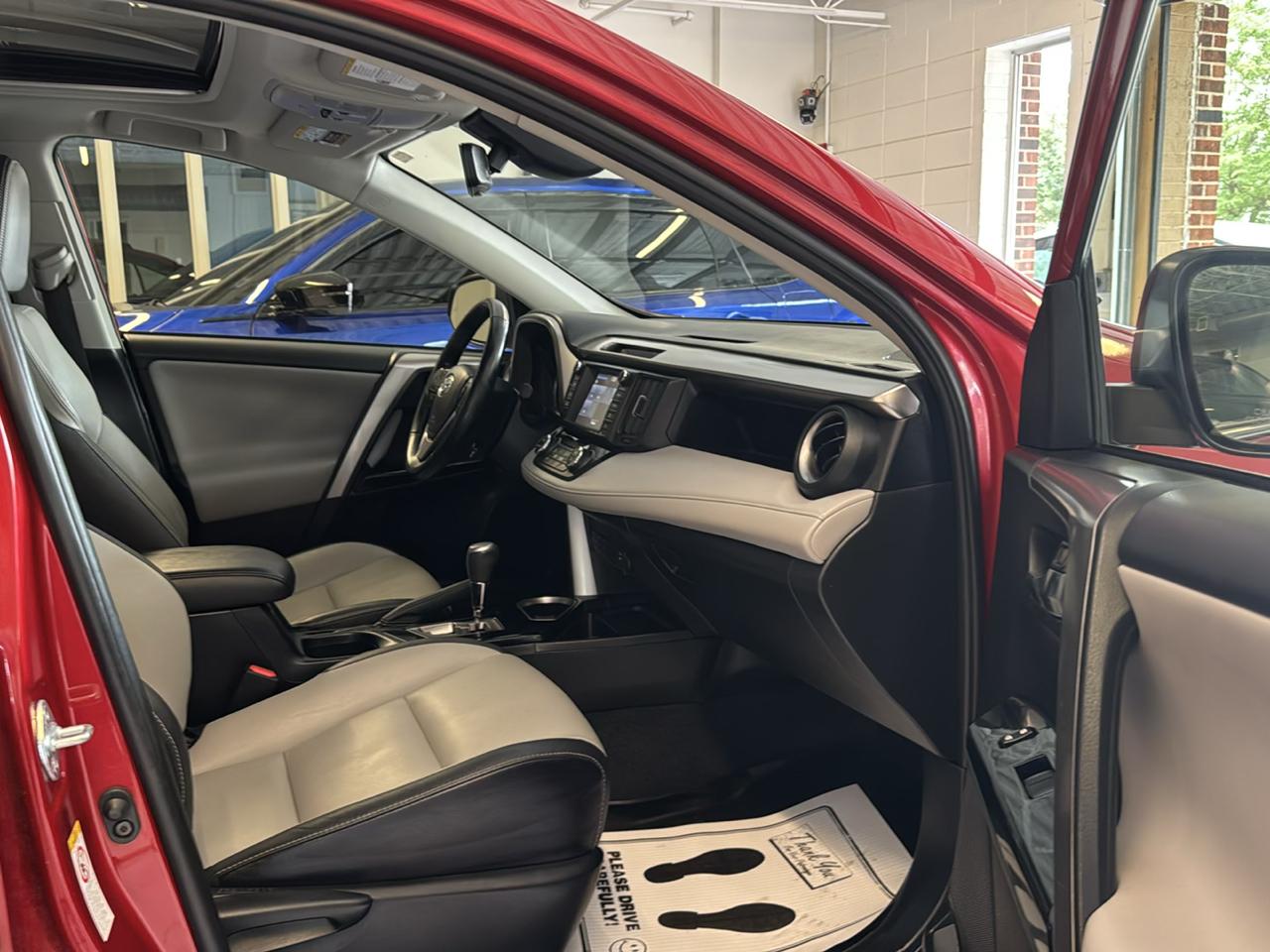 Toyota RAV4 Limited AWD (Natl) 2017