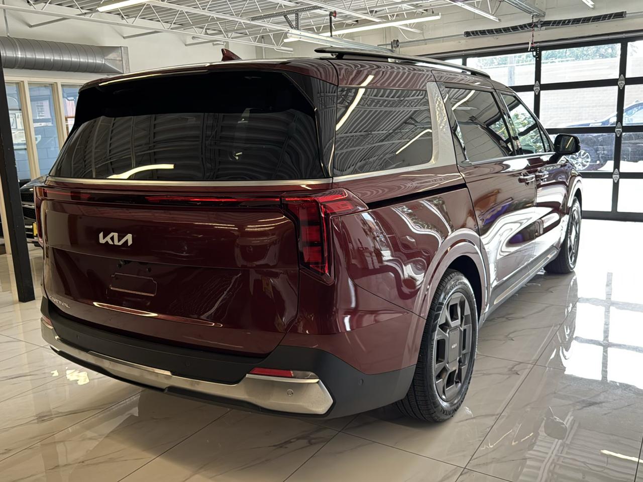Kia Carnival SX FWD 2025