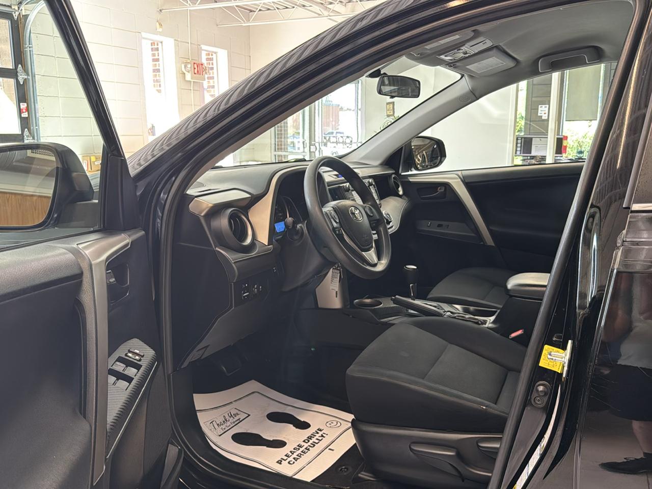 Toyota RAV4 AWD 4dr LE (Natl) 2015