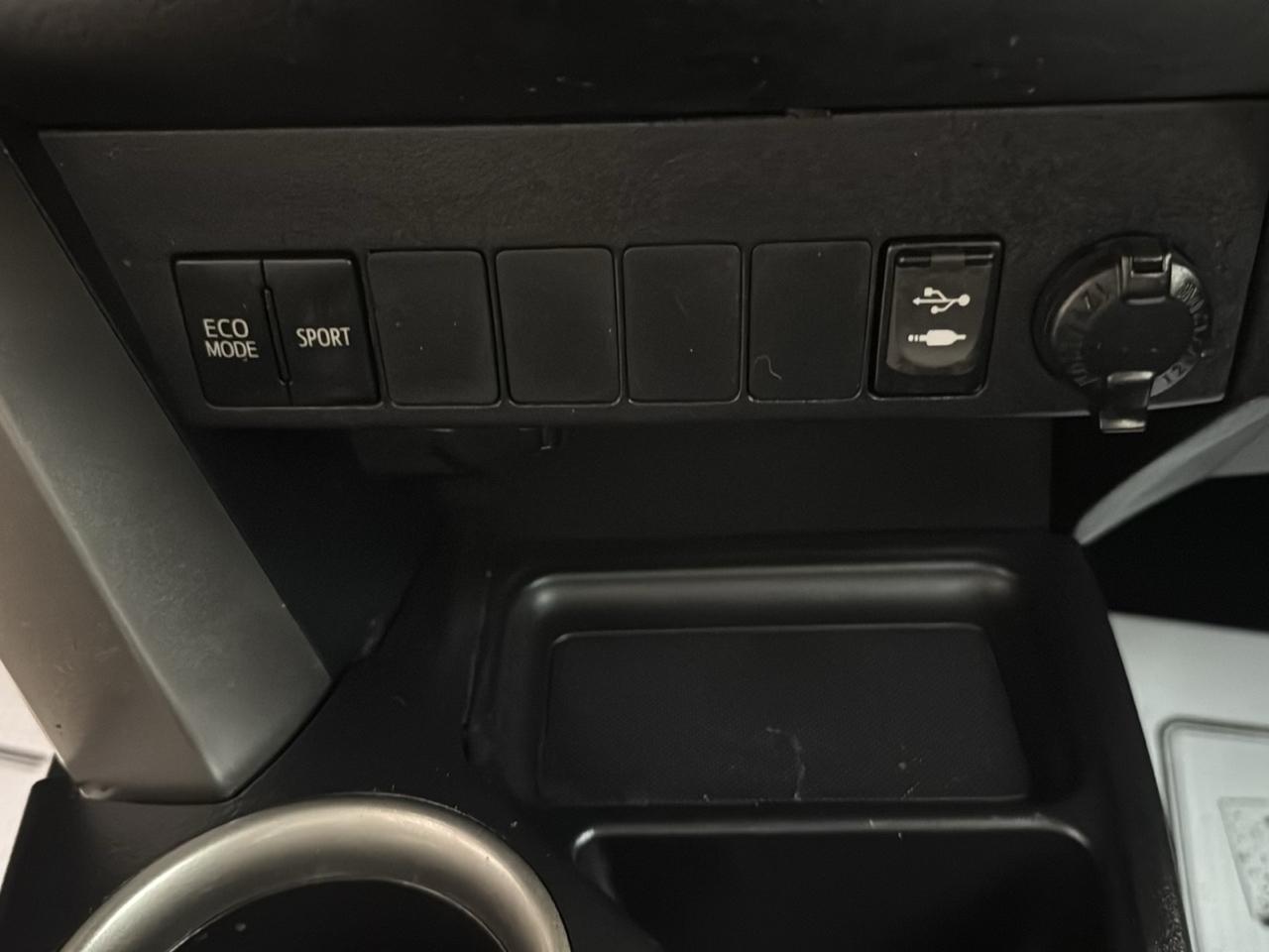 Toyota RAV4 AWD 4dr LE (Natl) 2015