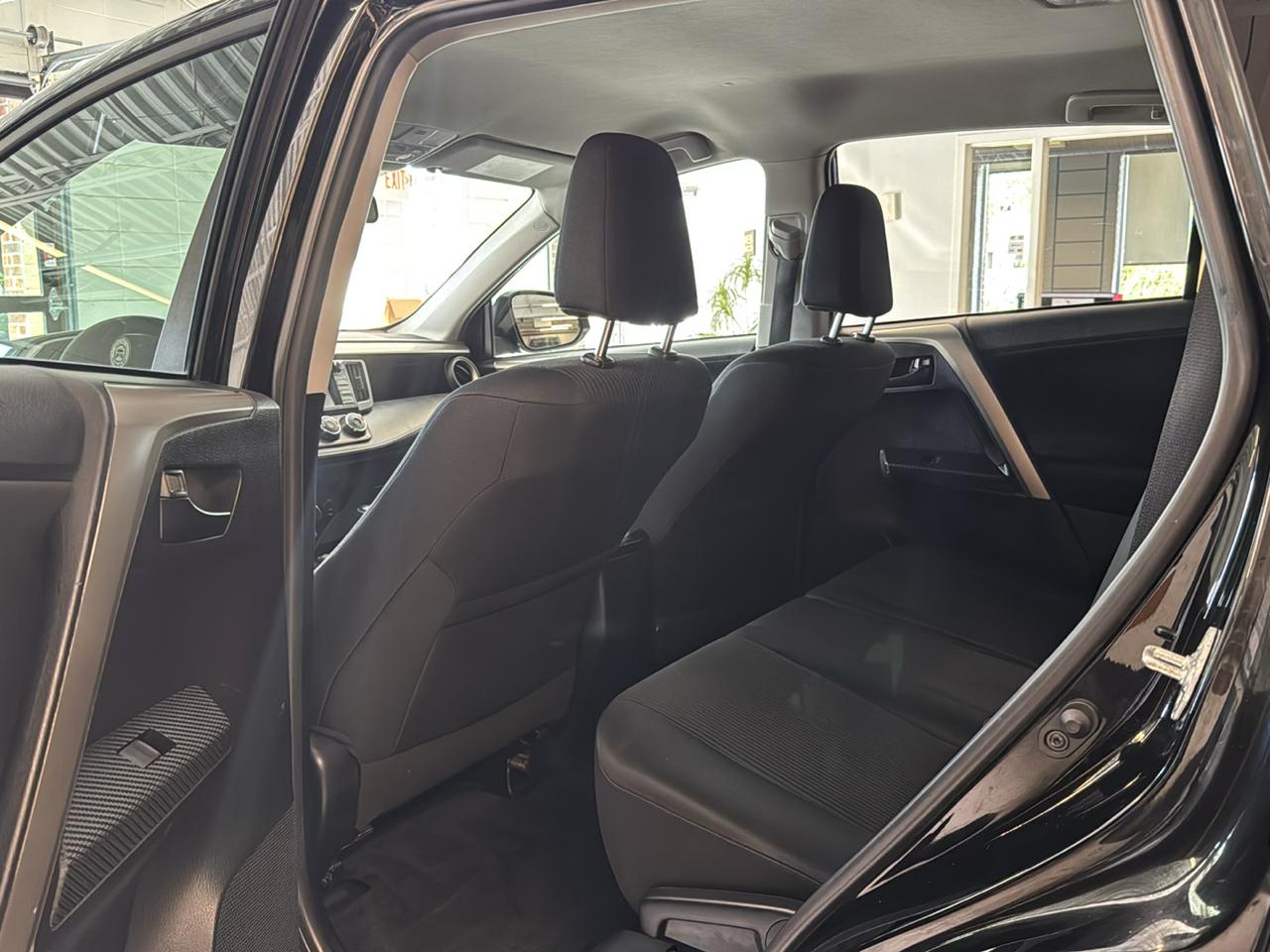 Toyota RAV4 AWD 4dr LE (Natl) 2015