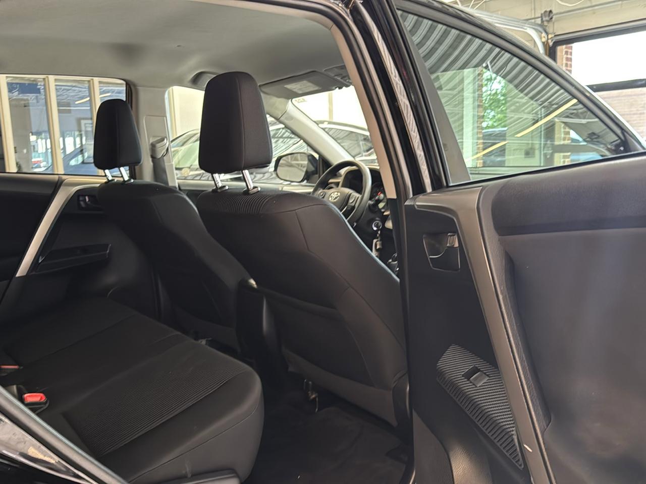Toyota RAV4 AWD 4dr LE (Natl) 2015