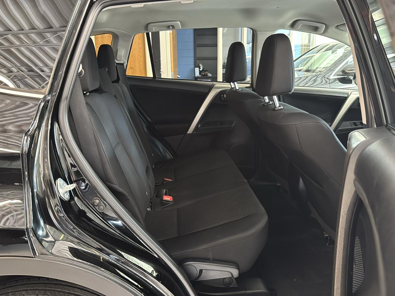 Toyota RAV4 AWD 4dr LE (Natl) 2015