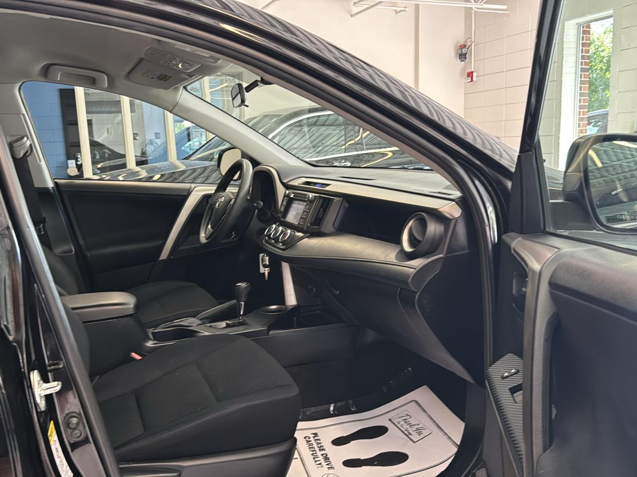 Toyota RAV4 AWD 4dr LE (Natl) 2015
