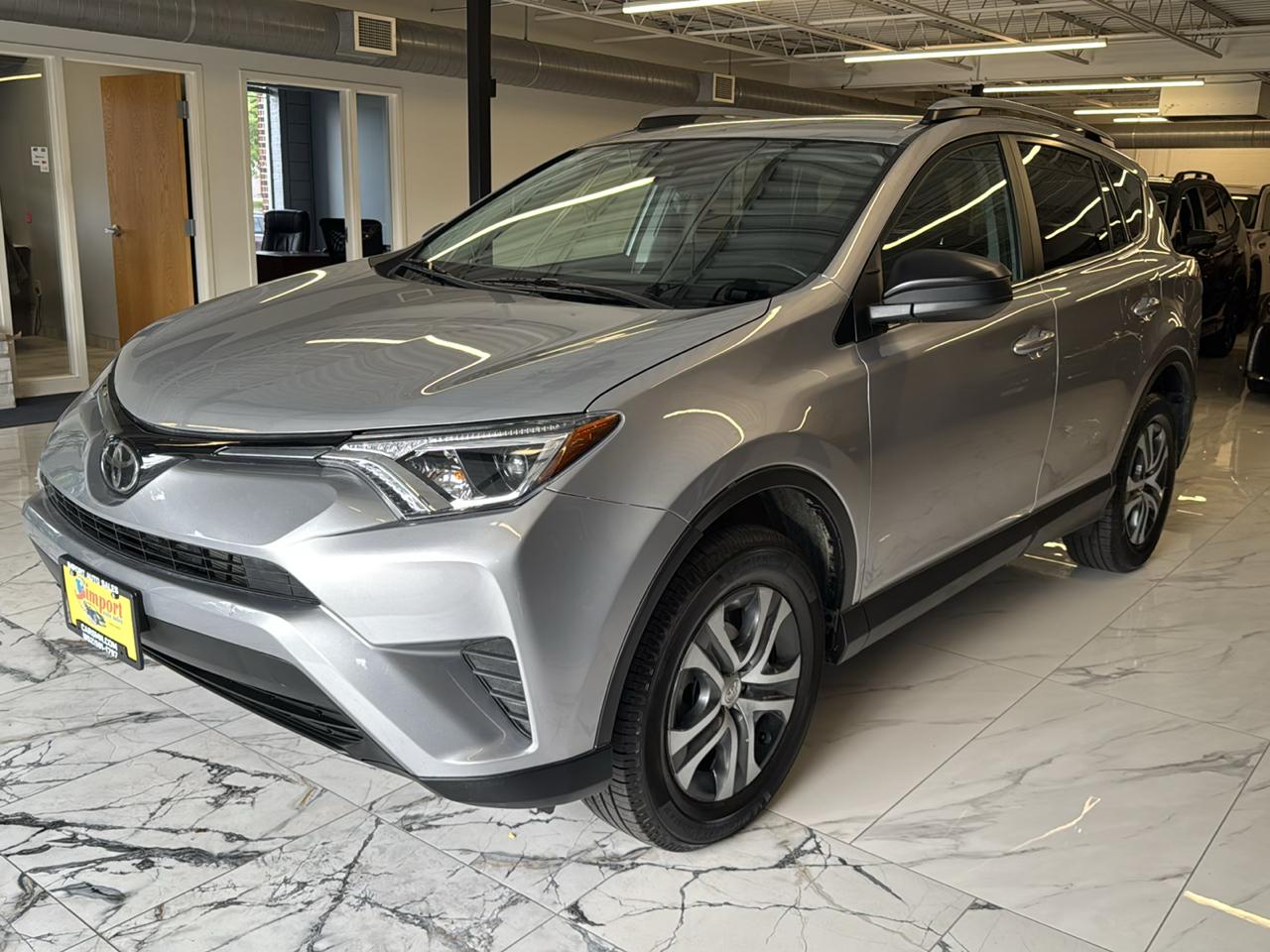 Toyota RAV4 LE AWD (Natl) 2017