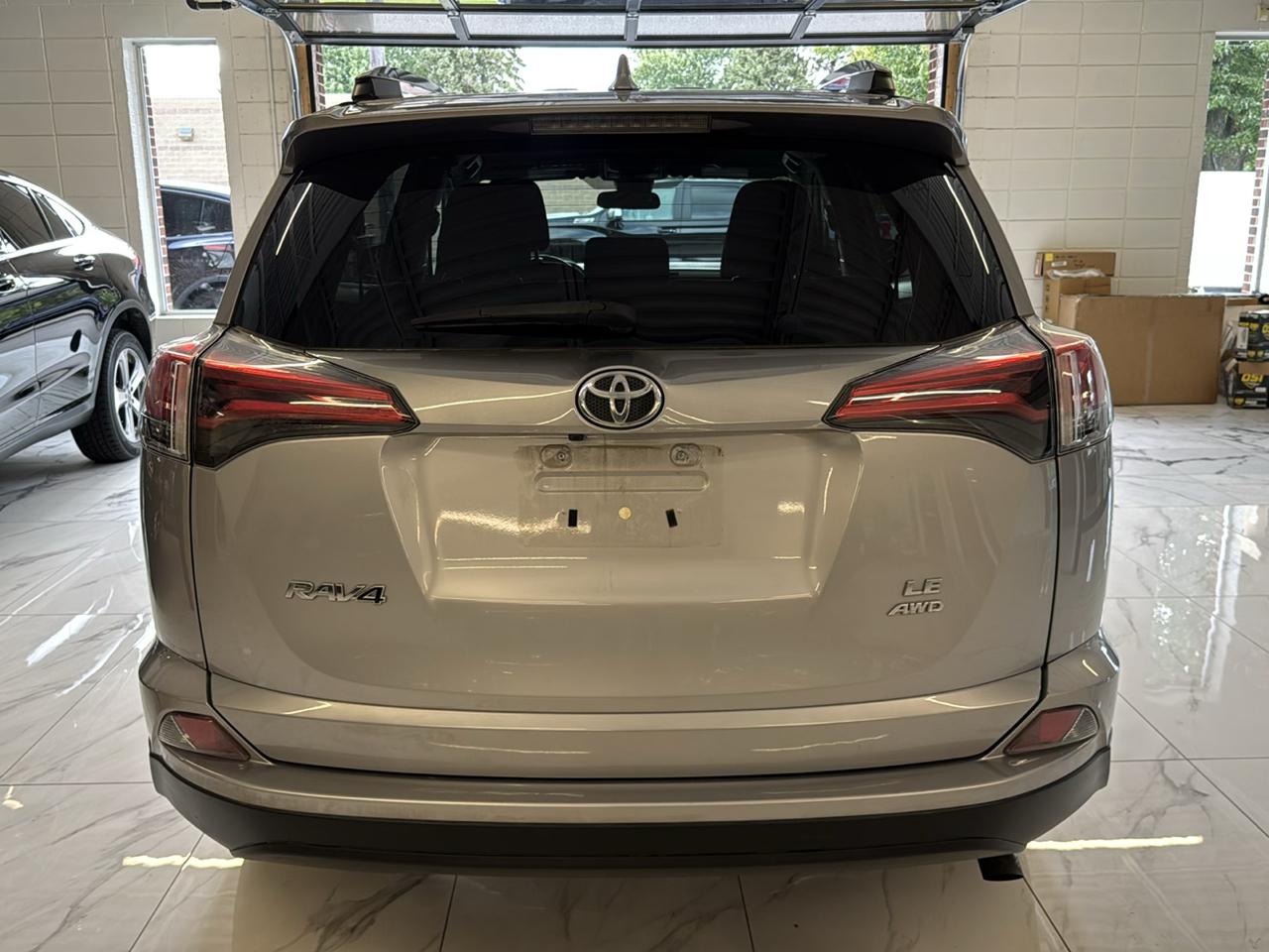 Toyota RAV4 LE AWD (Natl) 2017