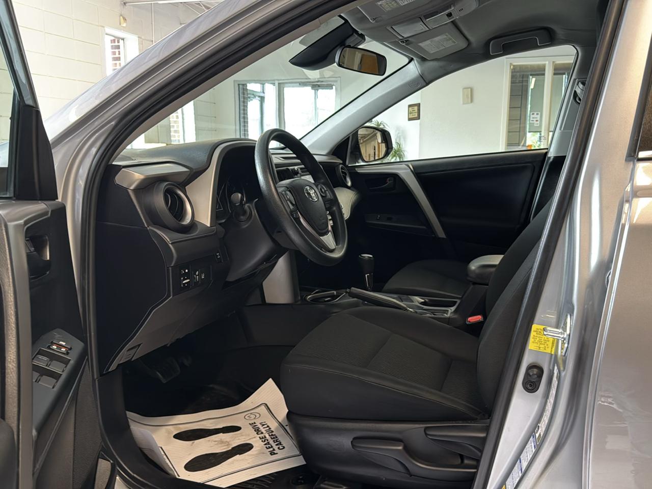 Toyota RAV4 LE AWD (Natl) 2017