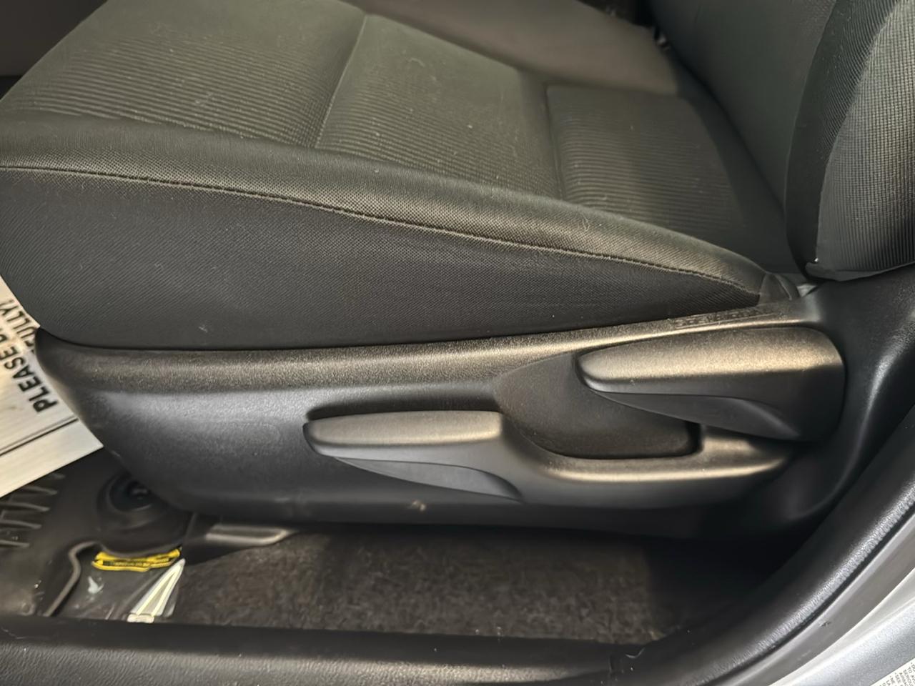Toyota RAV4 LE AWD (Natl) 2017