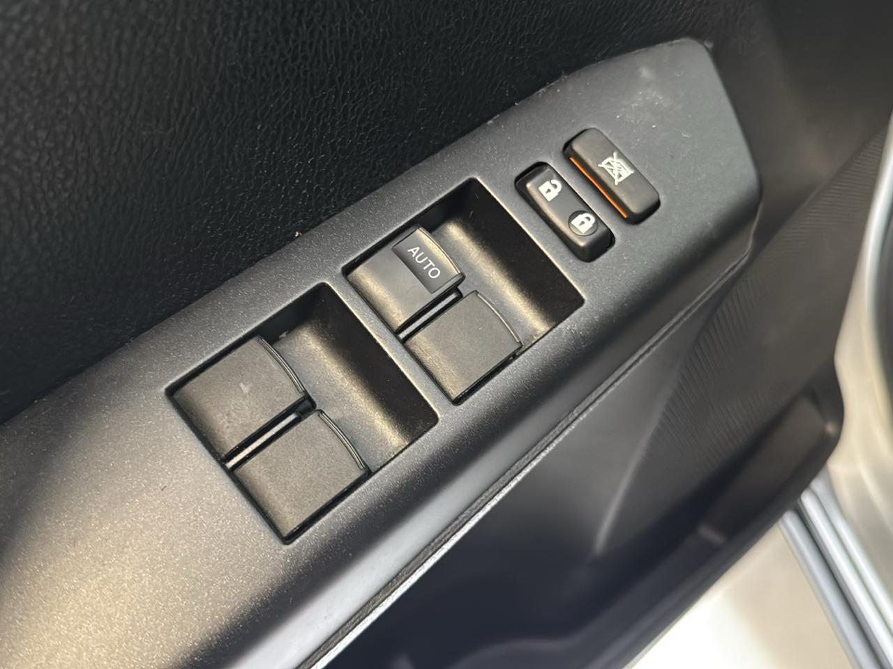 Toyota RAV4 LE AWD (Natl) 2017