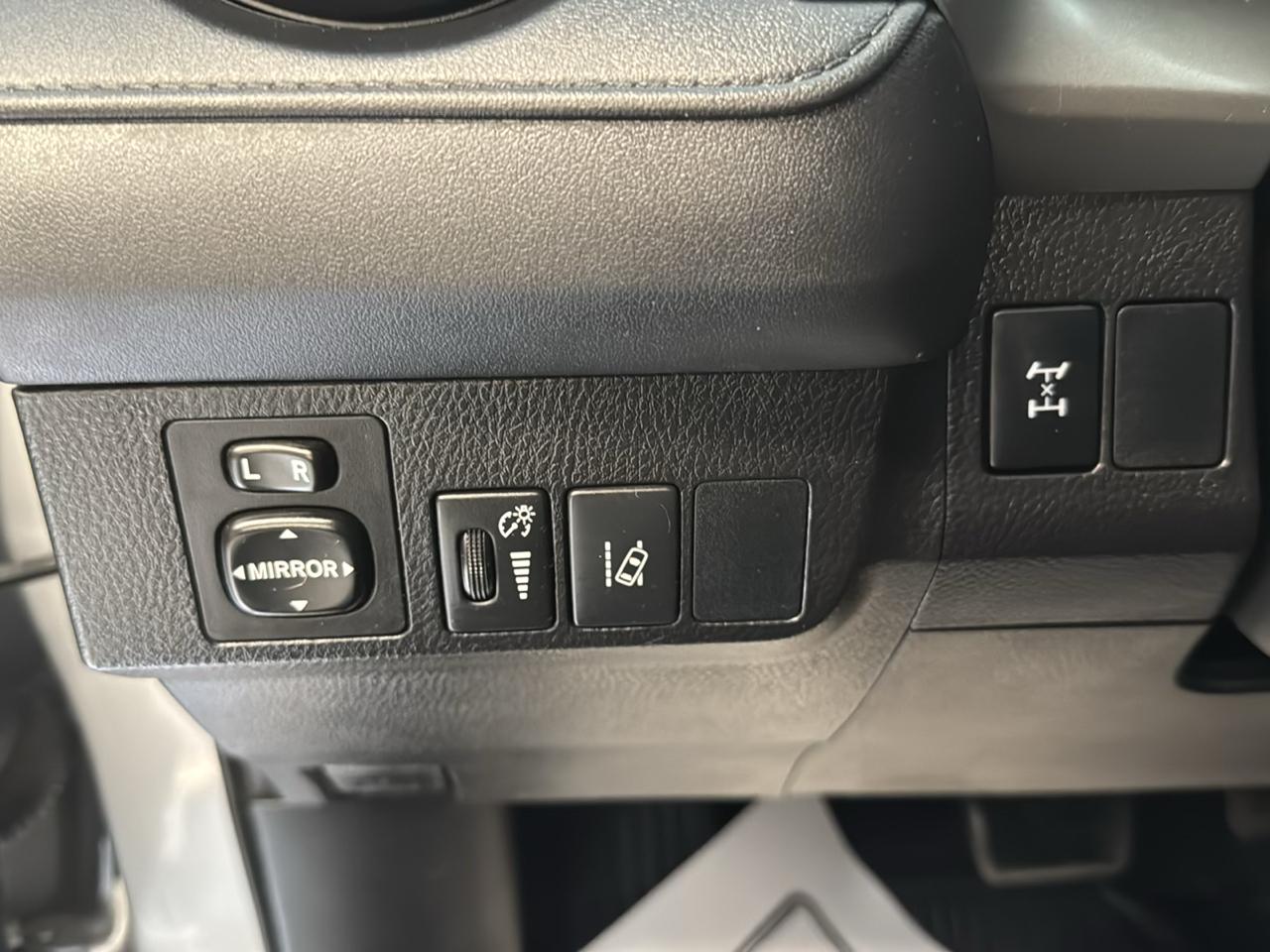 Toyota RAV4 LE AWD (Natl) 2017