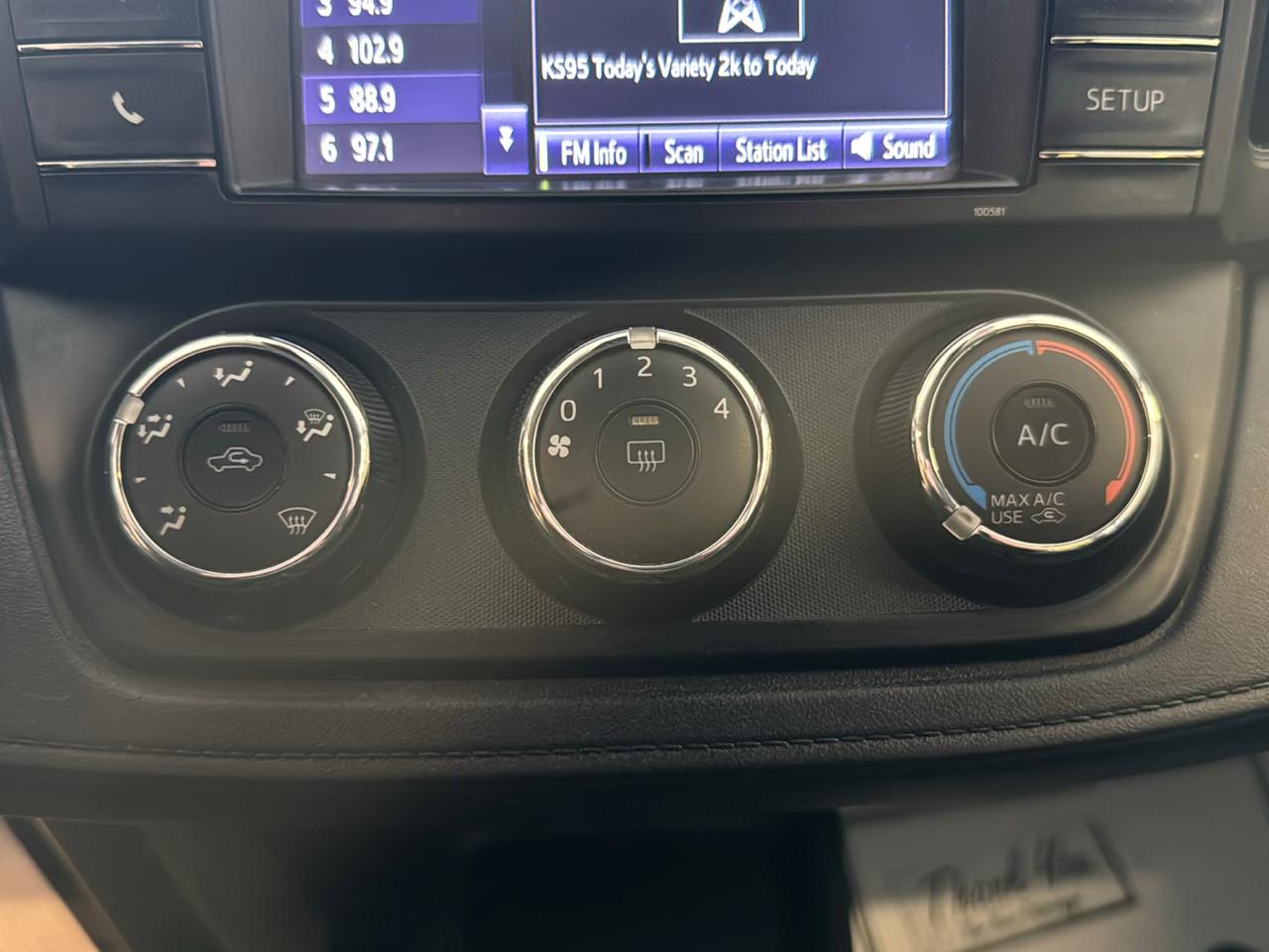 Toyota RAV4 LE AWD (Natl) 2017