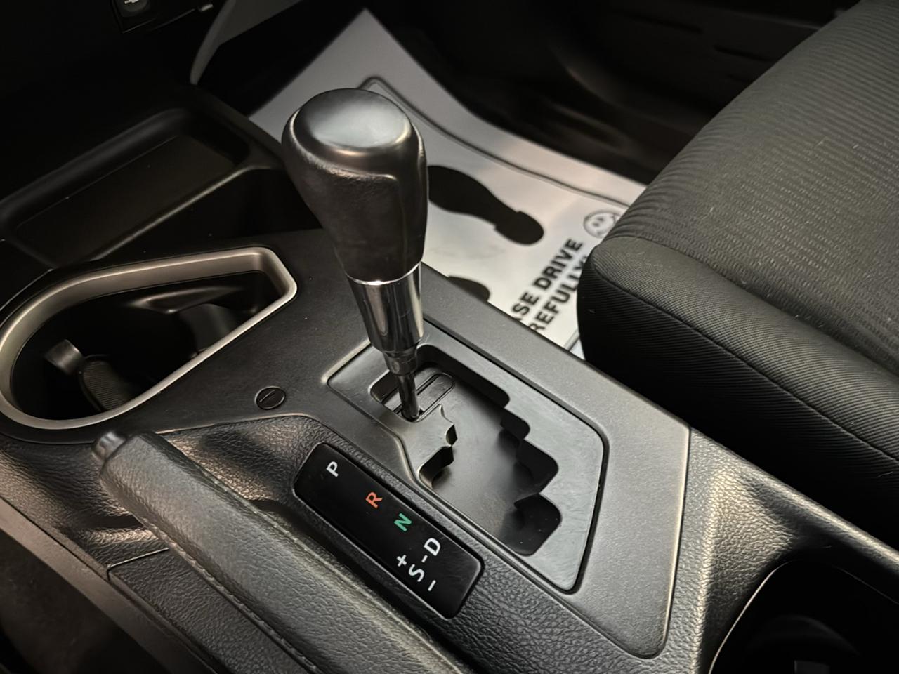 Toyota RAV4 LE AWD (Natl) 2017
