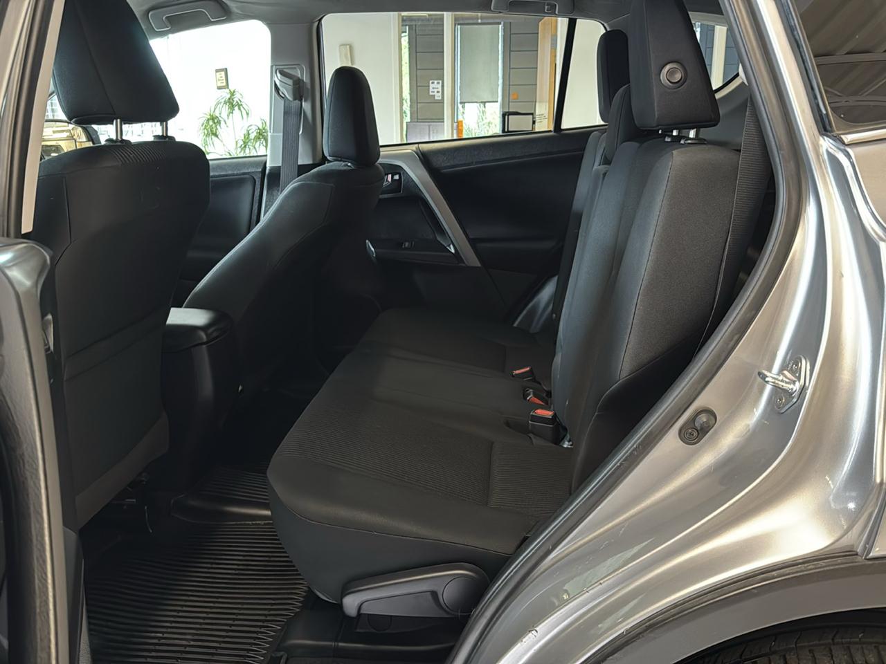 Toyota RAV4 LE AWD (Natl) 2017