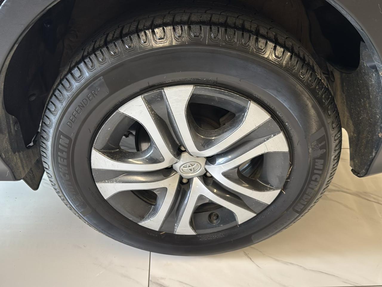 Toyota RAV4 LE AWD (Natl) 2017