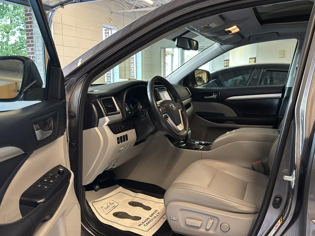 Toyota Highlander AWD 4dr V6 XLE (Natl) 2015
