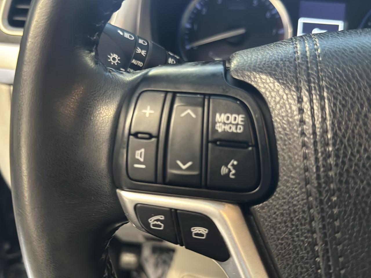 Toyota Highlander AWD 4dr V6 XLE (Natl) 2015
