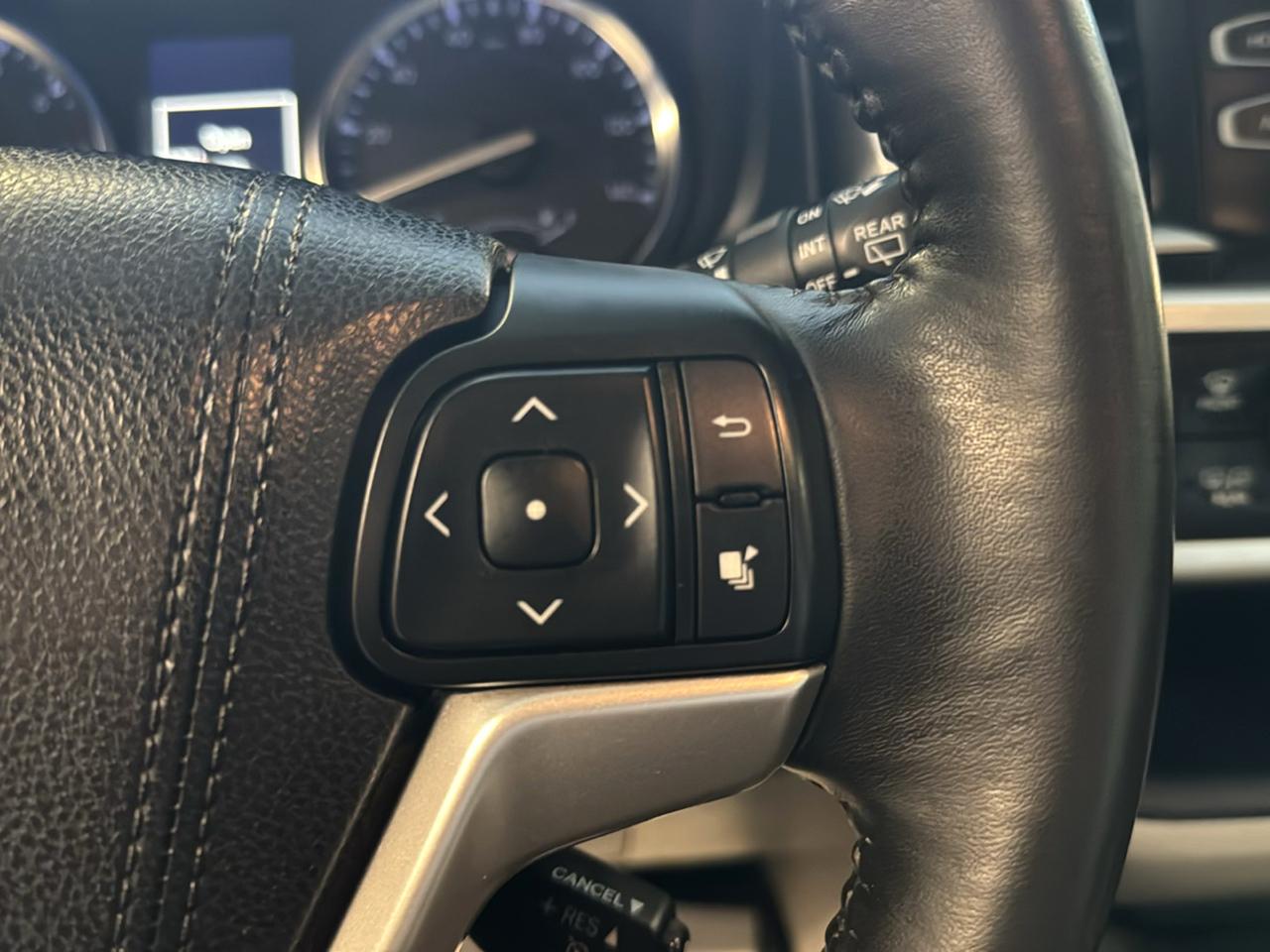 Toyota Highlander AWD 4dr V6 XLE (Natl) 2015
