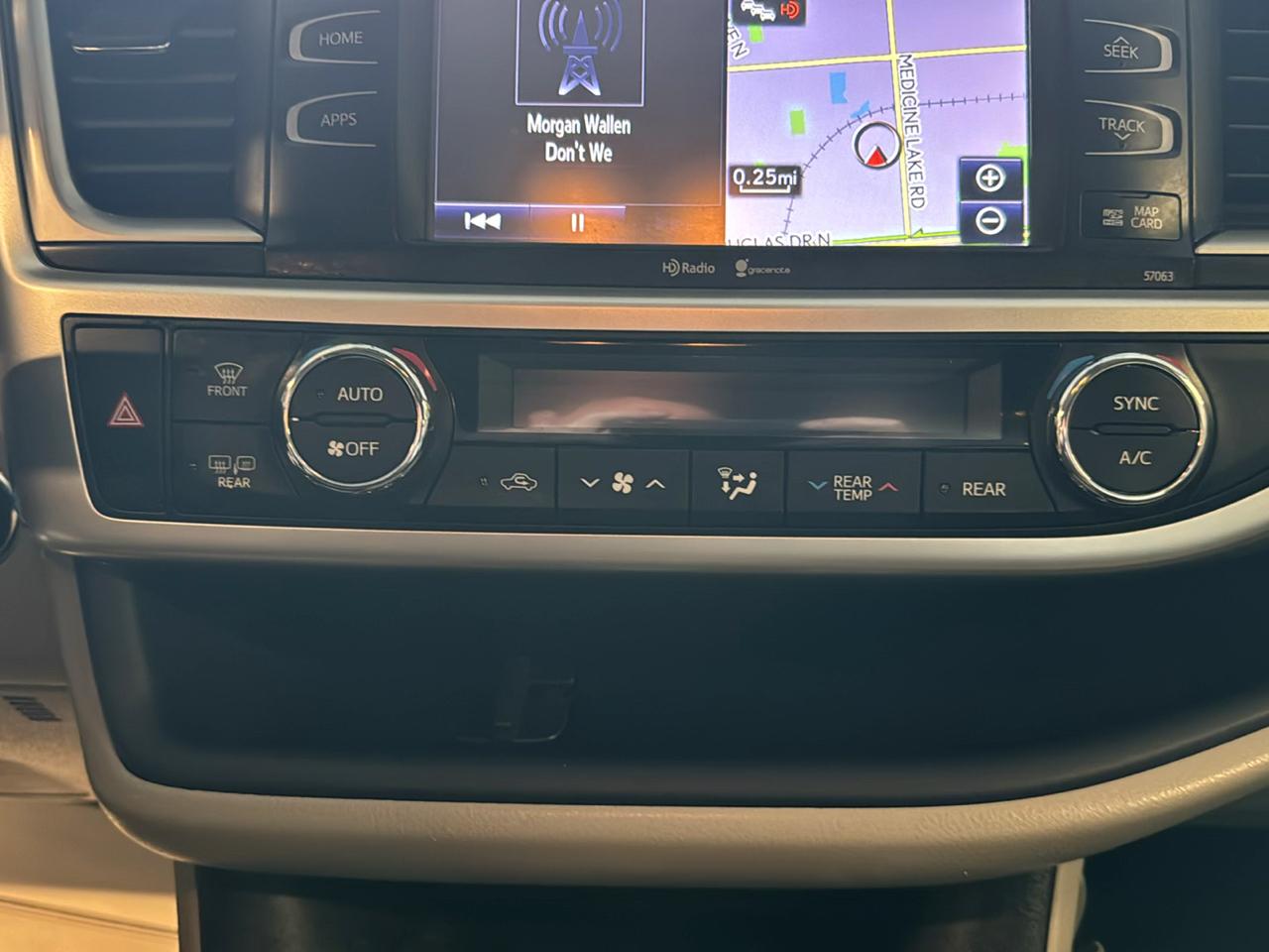 Toyota Highlander AWD 4dr V6 XLE (Natl) 2015