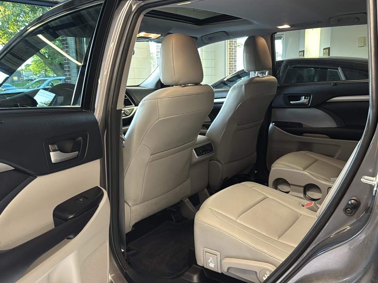 Toyota Highlander AWD 4dr V6 XLE (Natl) 2015
