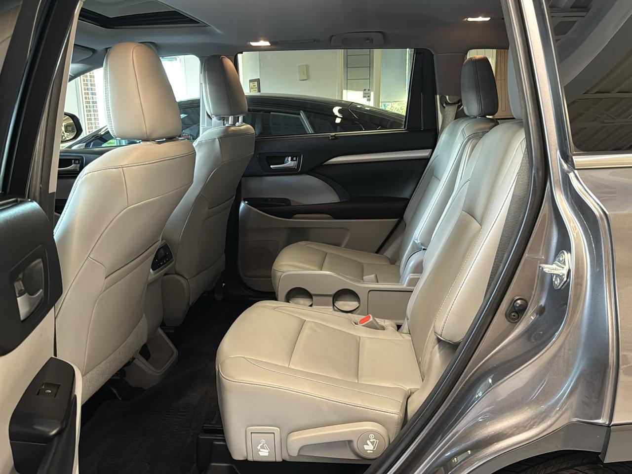Toyota Highlander AWD 4dr V6 XLE (Natl) 2015