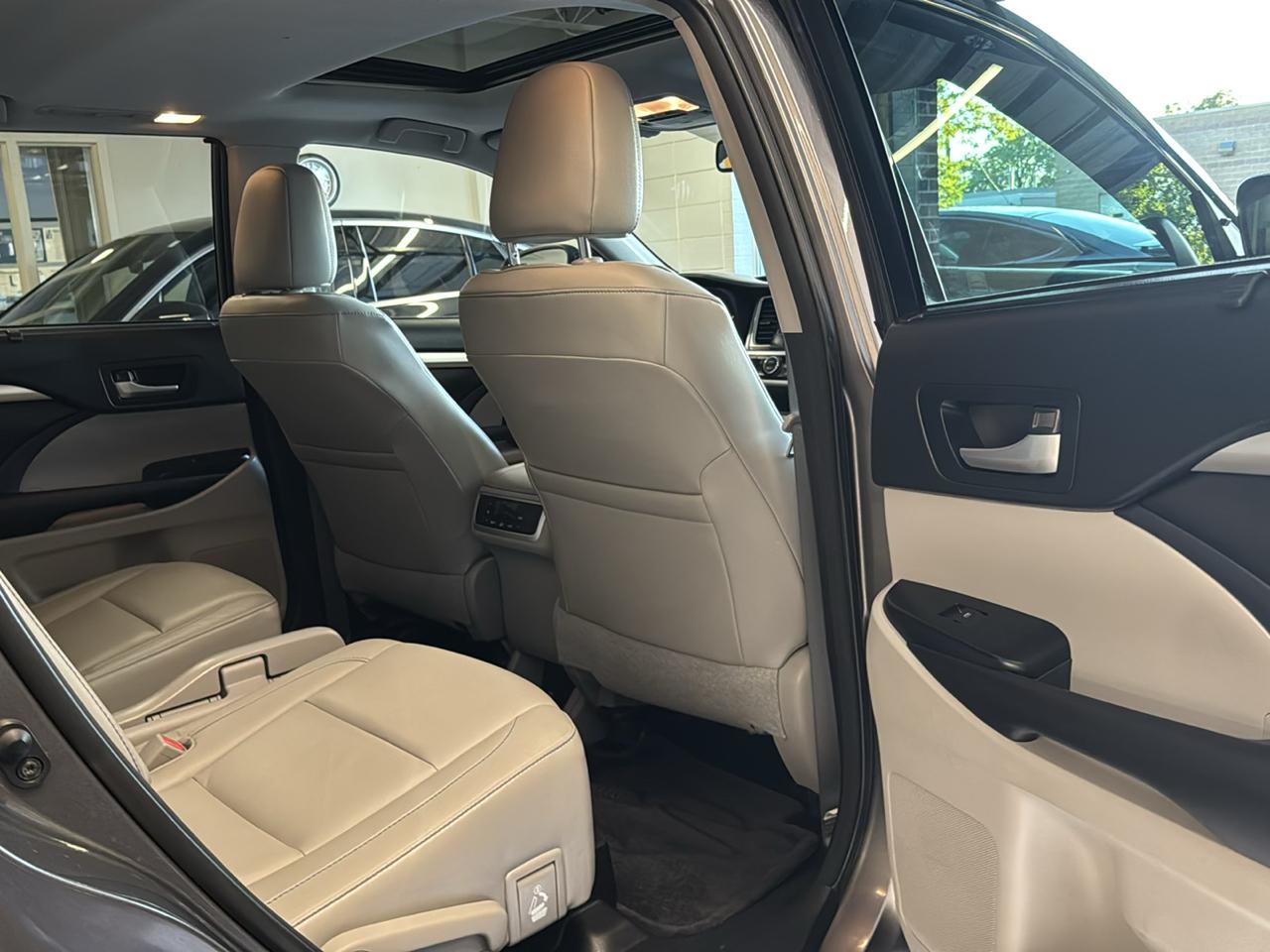Toyota Highlander AWD 4dr V6 XLE (Natl) 2015