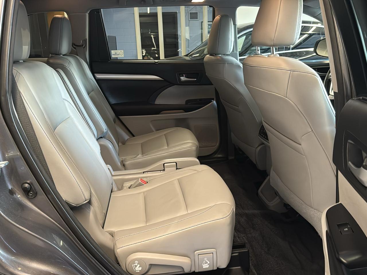 Toyota Highlander AWD 4dr V6 XLE (Natl) 2015