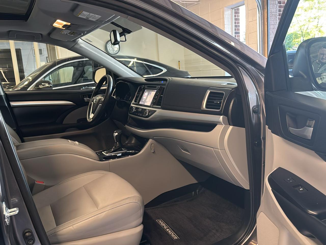 Toyota Highlander AWD 4dr V6 XLE (Natl) 2015