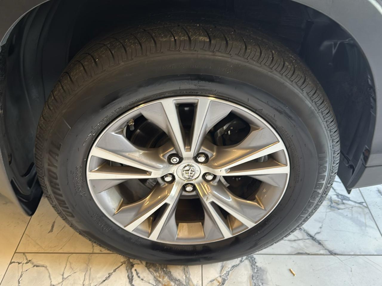 Toyota Highlander AWD 4dr V6 XLE (Natl) 2015