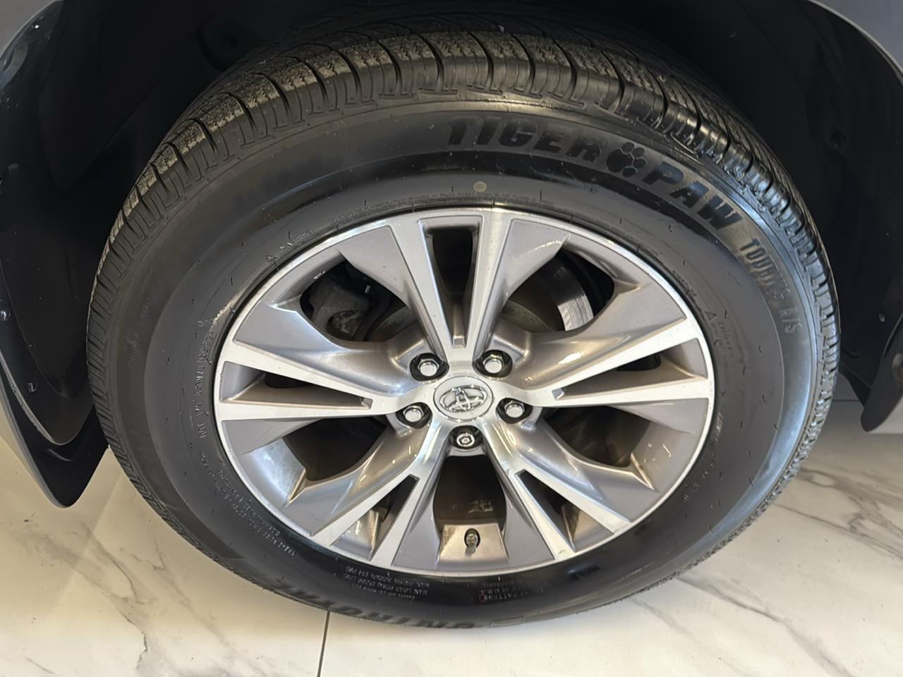 Toyota Highlander AWD 4dr V6 XLE (Natl) 2015