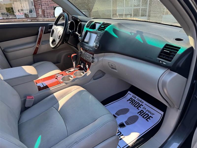Toyota Highlander  2011