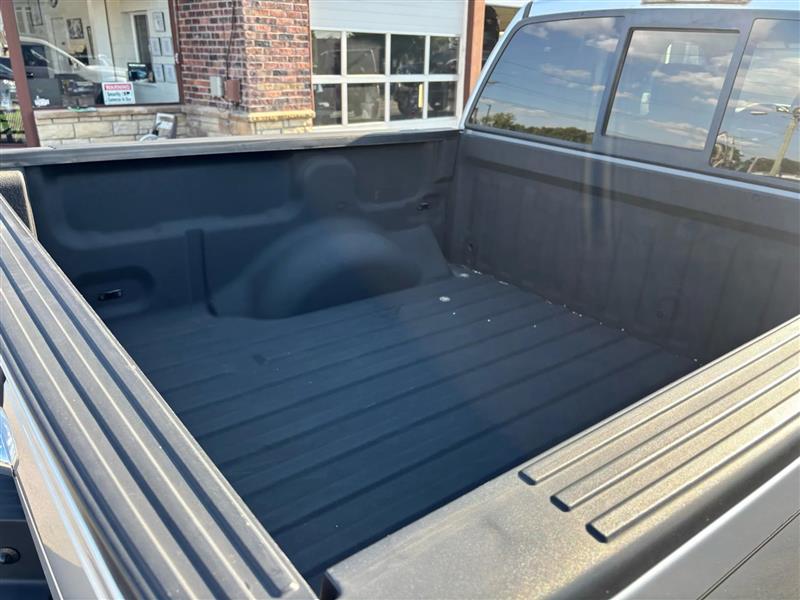 2013 Ford F-150 XLT photo 23