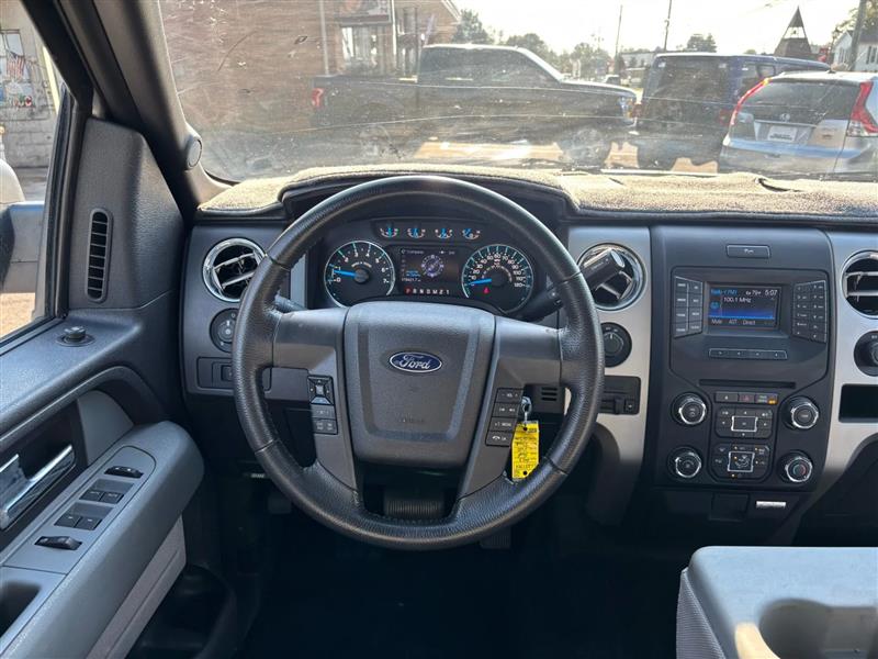 2013 Ford F-150 XLT photo 33
