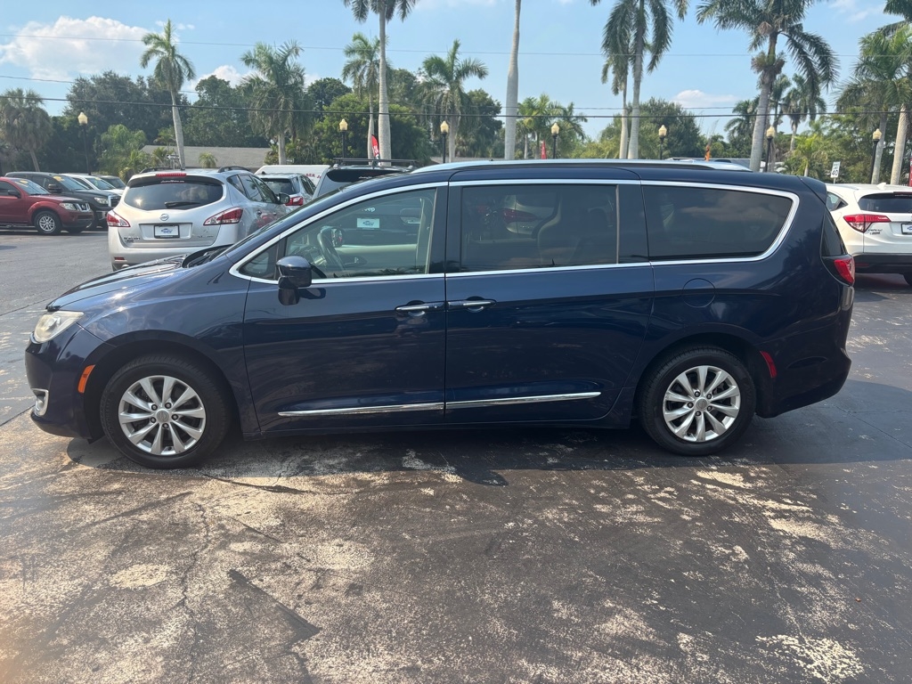 2019 Chrysler Pacifica Touring L photo 3